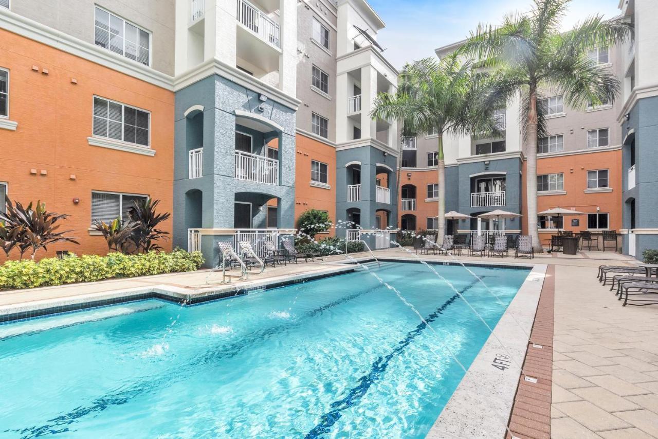 Dharma Home Suites South Miami At Red Road Commons Rum bild