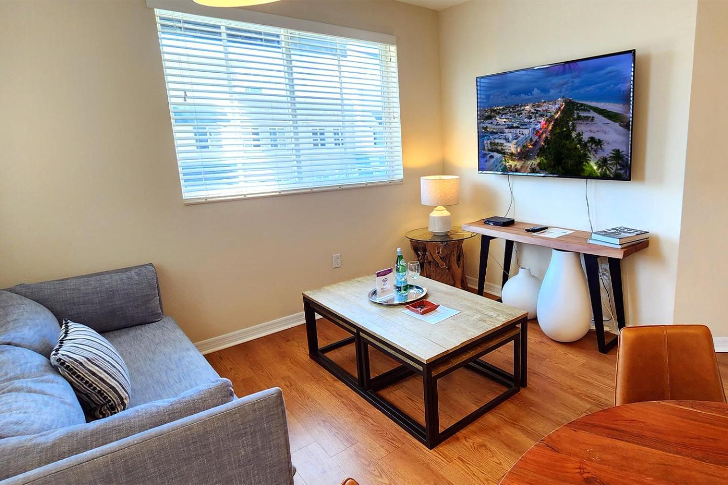 Dharma Home Suites South Miami At Red Road Commons Exteriör bild