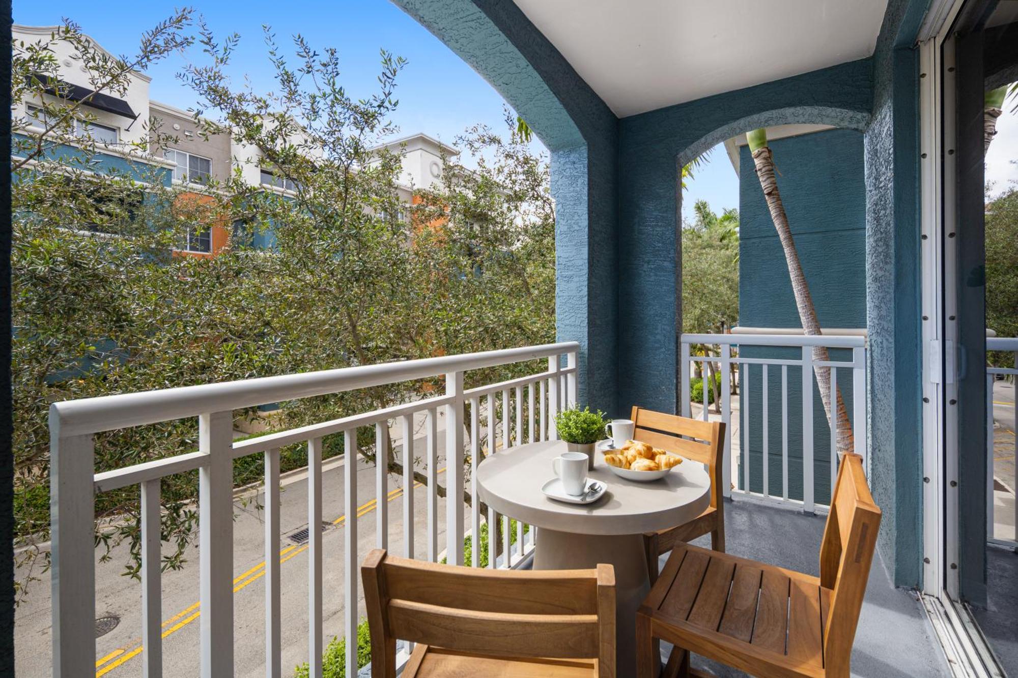 Dharma Home Suites South Miami At Red Road Commons Exteriör bild