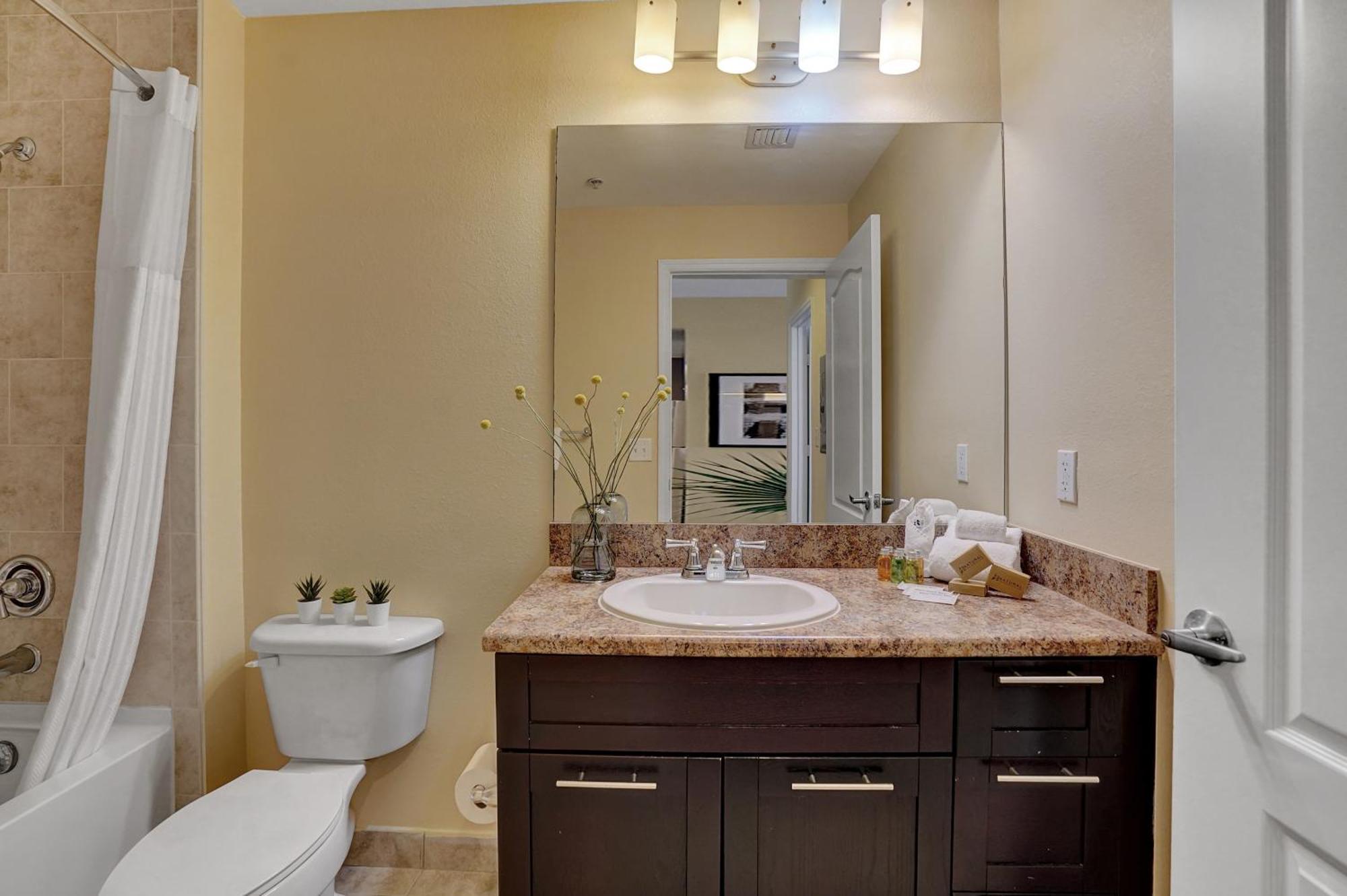 Dharma Home Suites South Miami At Red Road Commons Exteriör bild