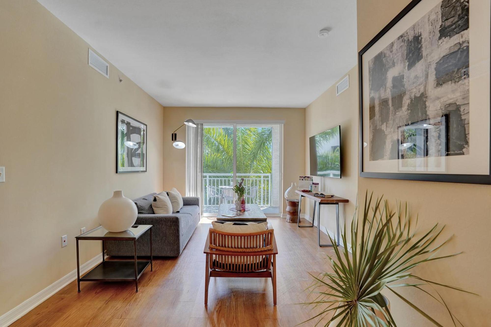 Dharma Home Suites South Miami At Red Road Commons Exteriör bild