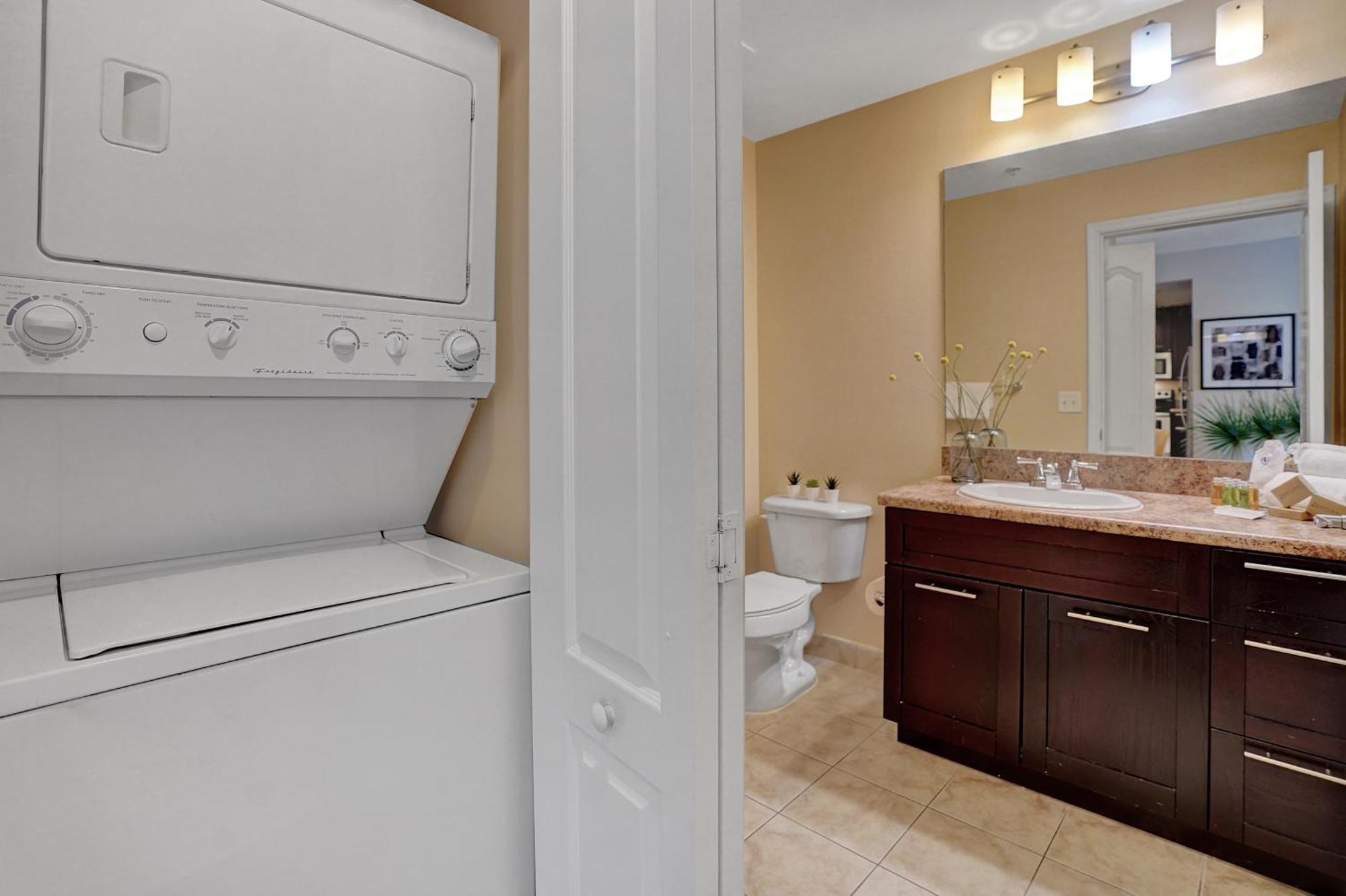 Dharma Home Suites South Miami At Red Road Commons Exteriör bild
