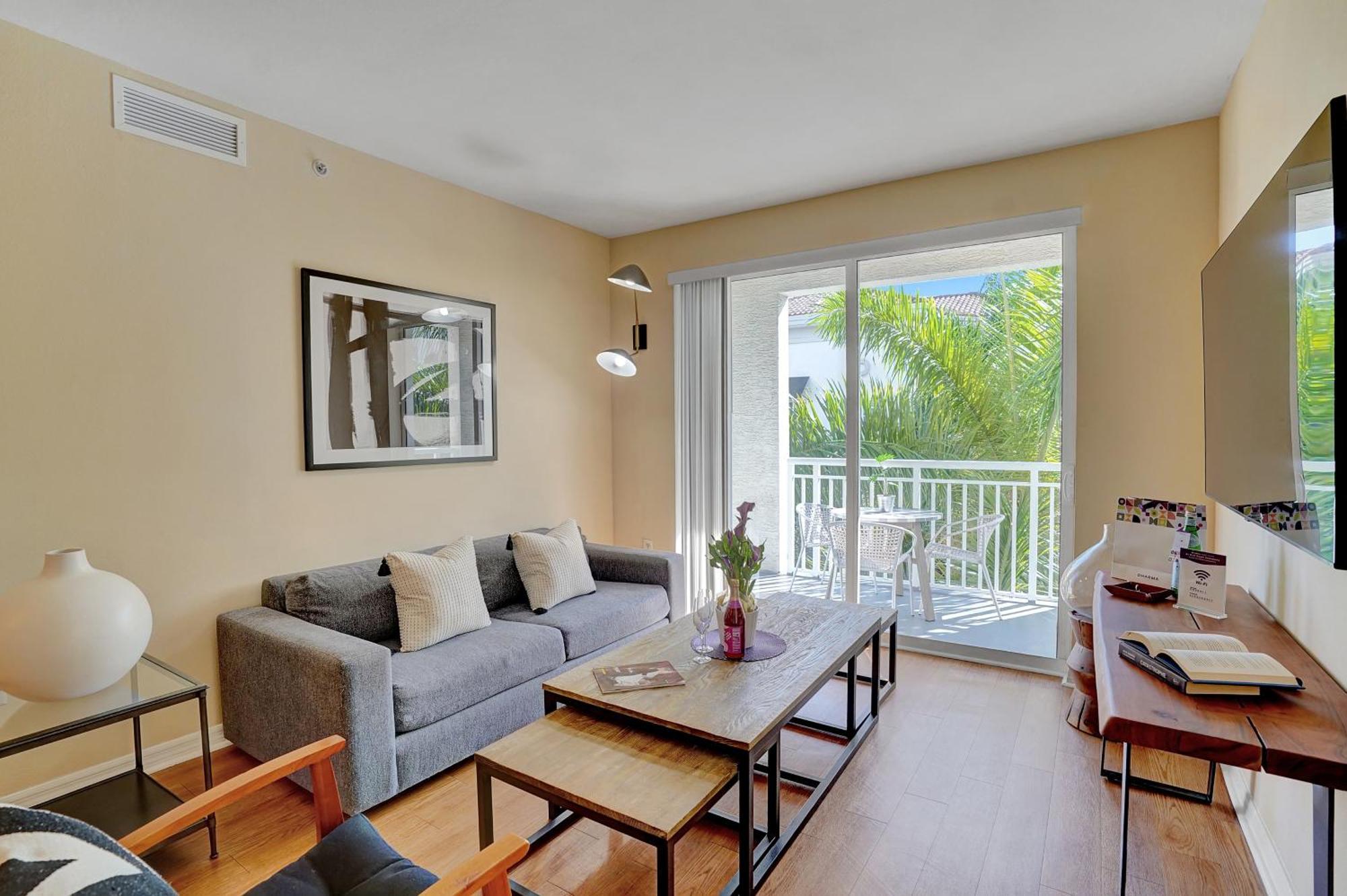 Dharma Home Suites South Miami At Red Road Commons Exteriör bild